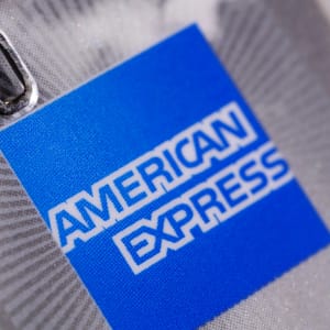 American Express so với các phương thức thanh toán khác